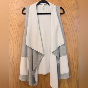 Cable & Gauge Gray and Cream Open Front Sweater Vest